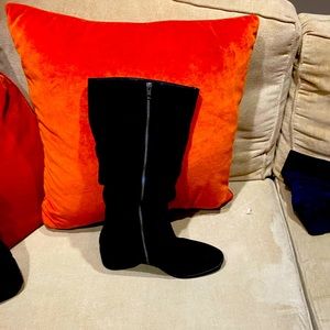 Great comfort Born boots! Nice Suede. Worn no more then twice.